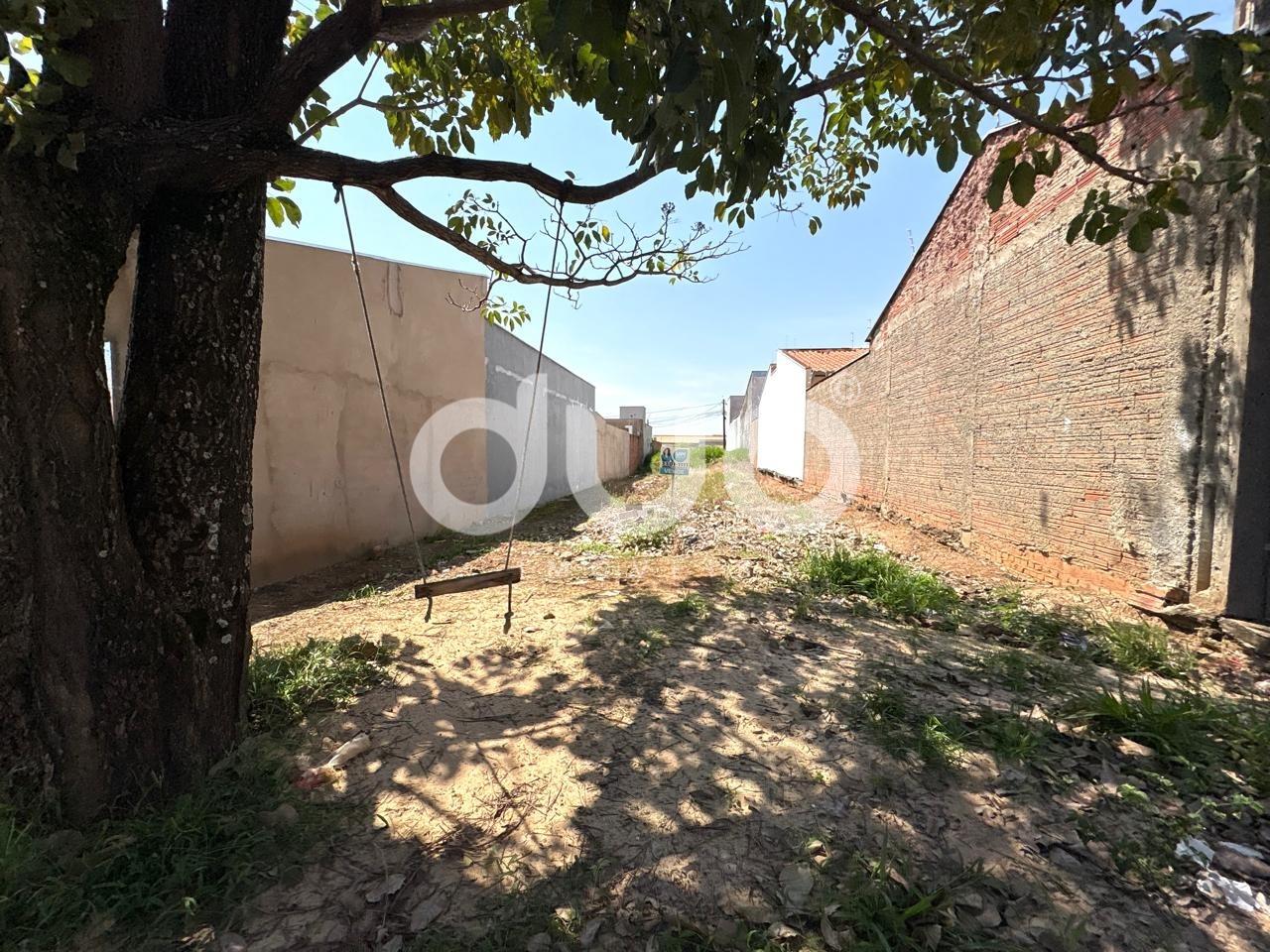 Terreno à venda no Jardim dos Manacás: 
