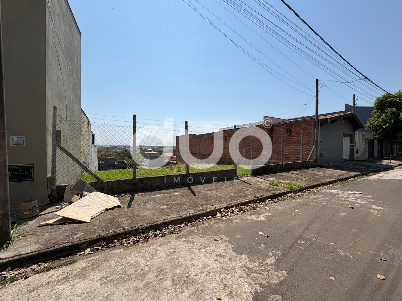 Terreno à venda no Jardim dos Manacás: 