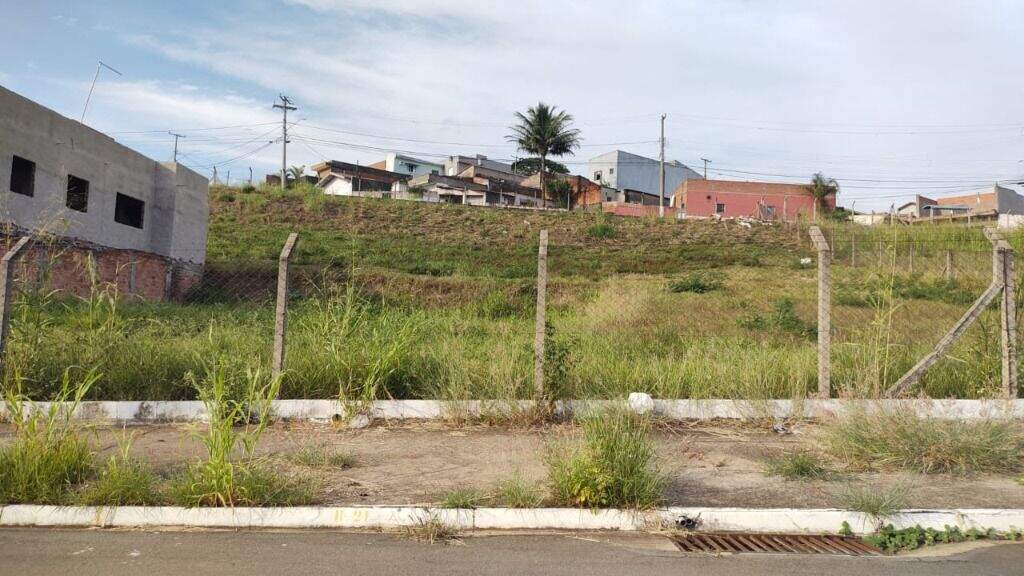 Terreno à venda no Monte Rey 3: 