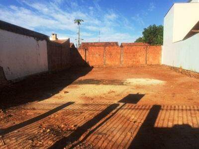 Terreno à venda no Parque Cecap II: 