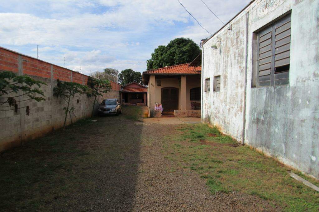 Barracão à venda no Jardim Astúrias I: 