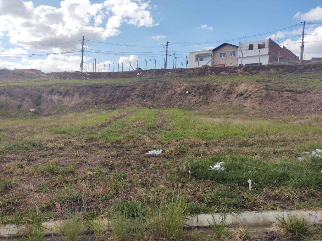 Terreno à venda no Parque Residencial Monte Rey III: 