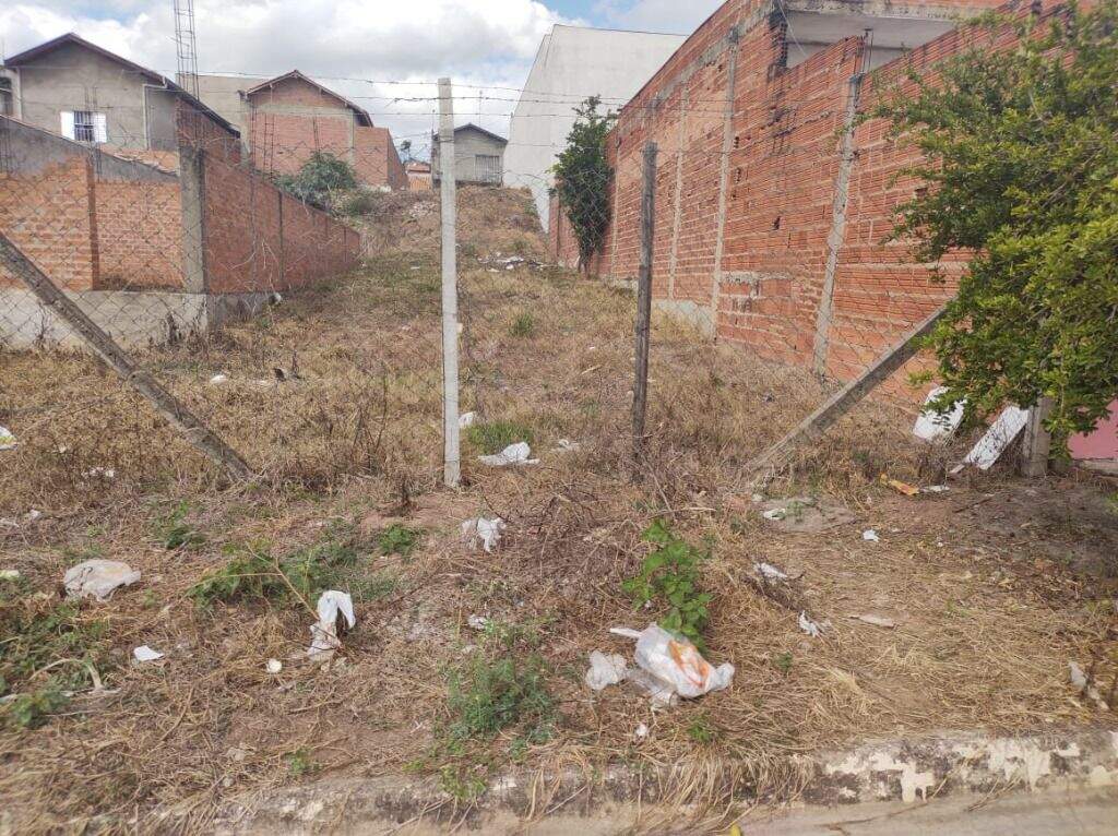 Terreno à venda no Monte Rey 3: 