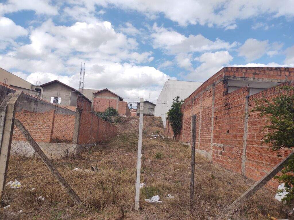 Terreno à venda no Monte Rey 3: 