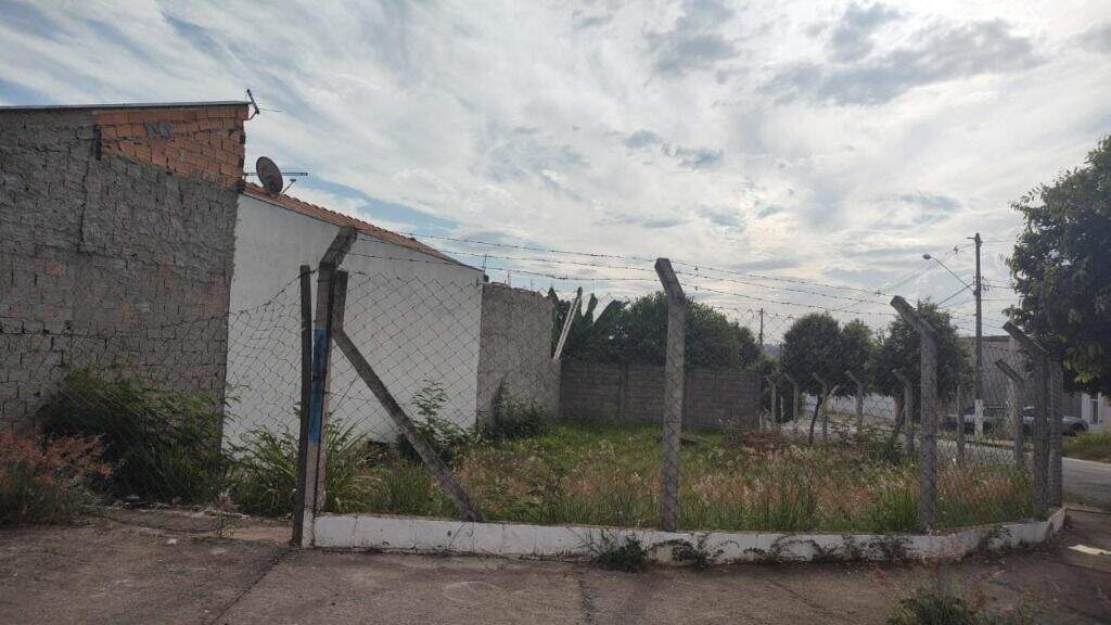 Terreno à venda no Parque Residencial Monte Rey III: 