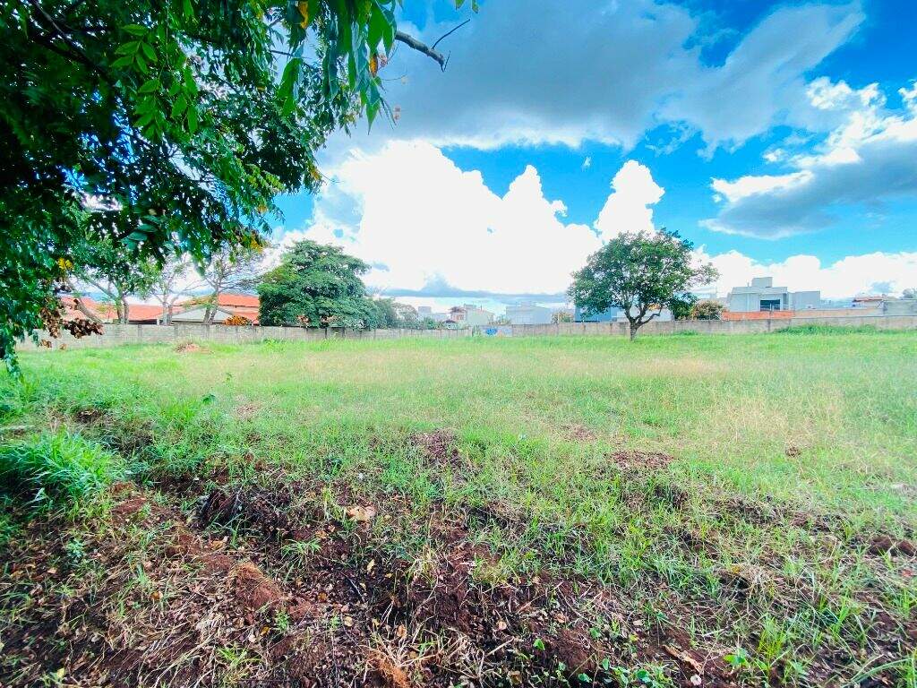 Área à venda no Loteamento São Francisco: 
