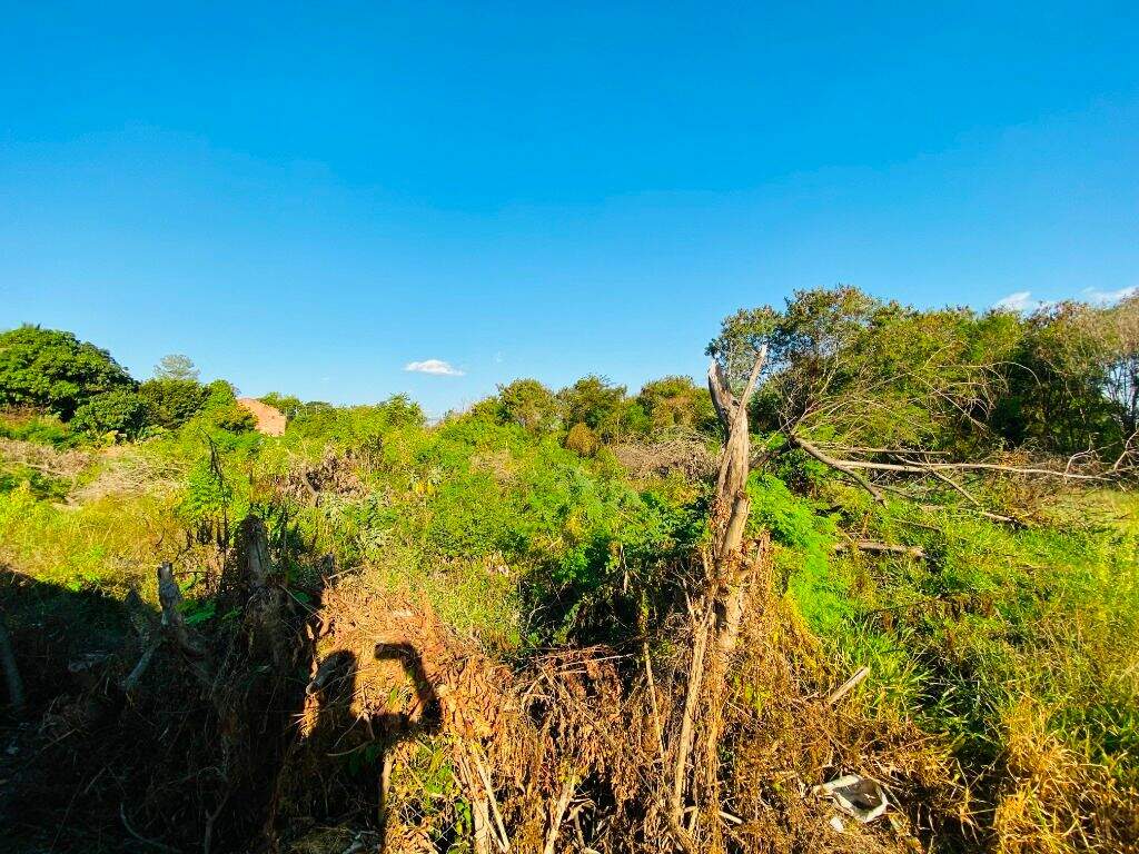 Área à venda no Chácara Esperia: 