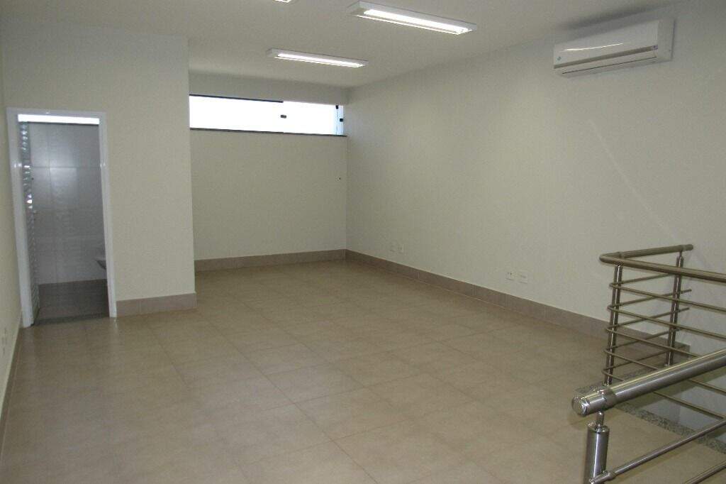 Barracão para aluguel no Guamium: 