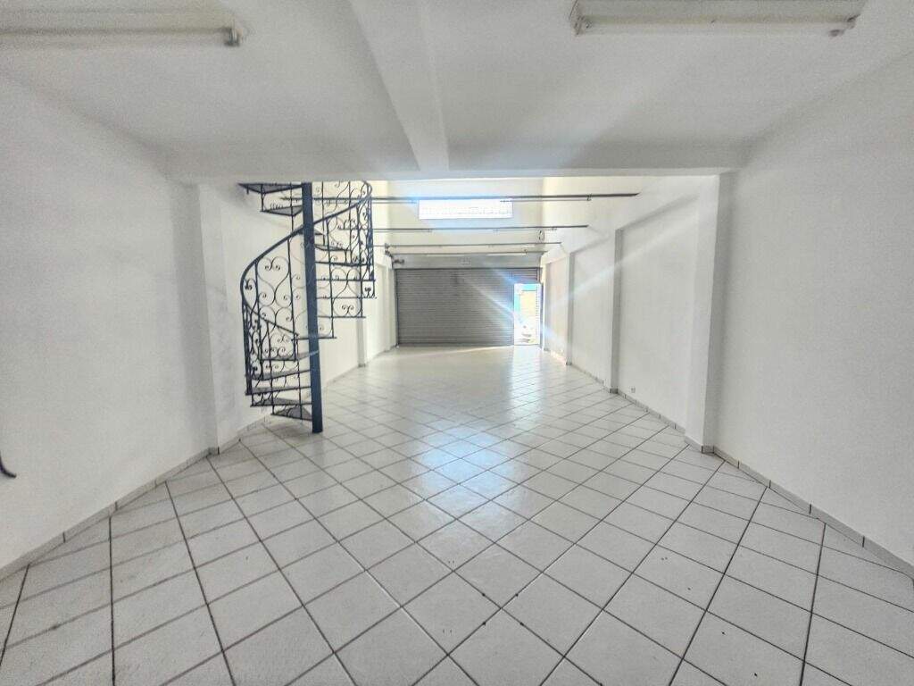 Salão para aluguel no Alto: 