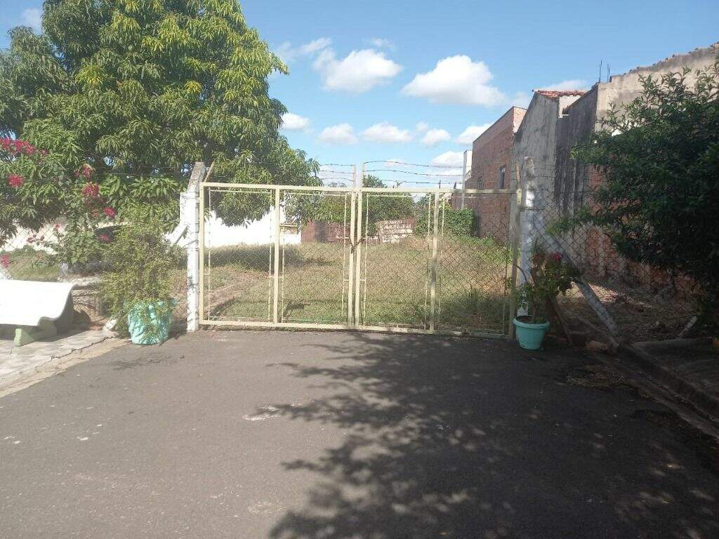 Área à venda no Jardim Sonia: 