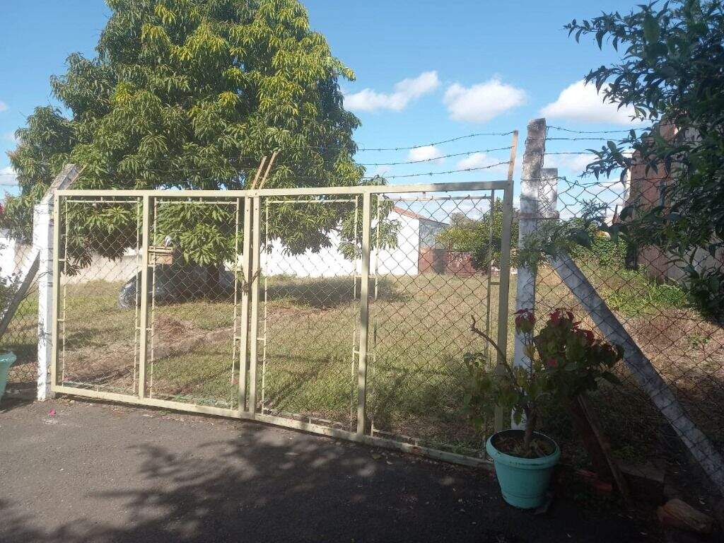 Área à venda no Jardim Sonia: 