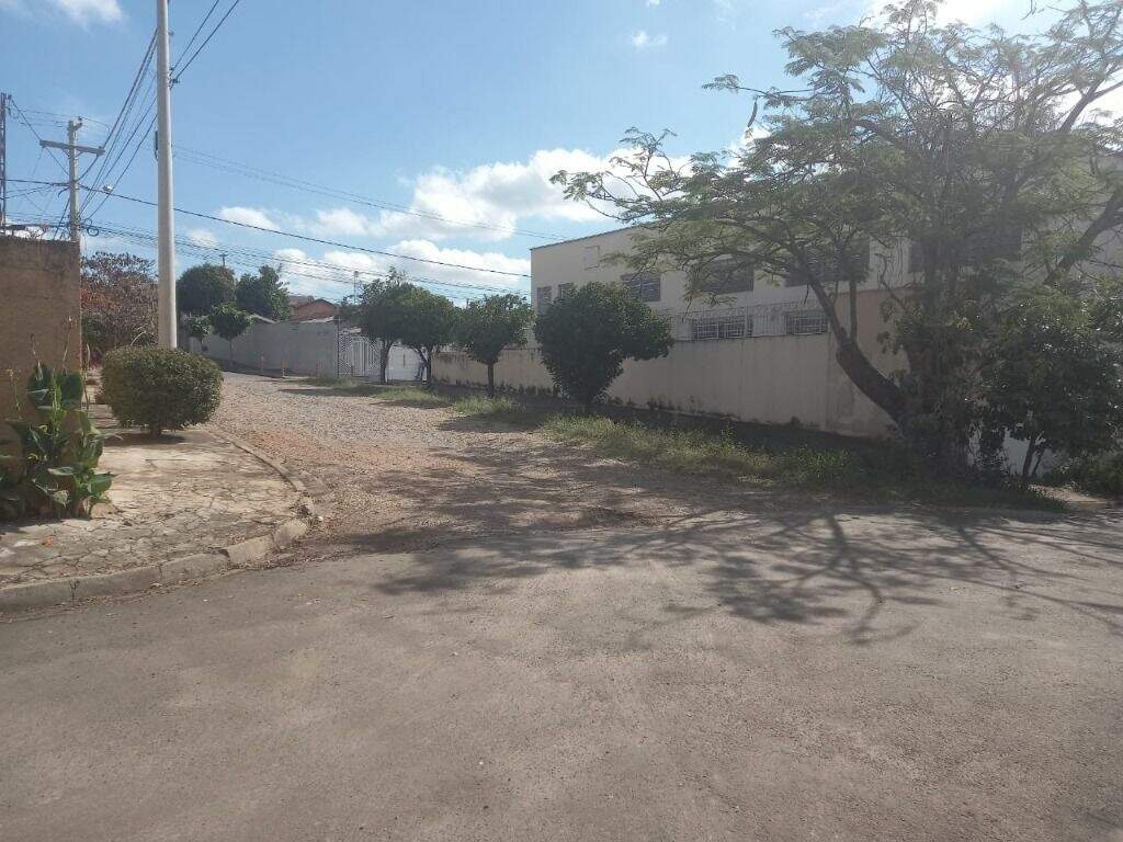Área à venda no Jardim Sonia: 