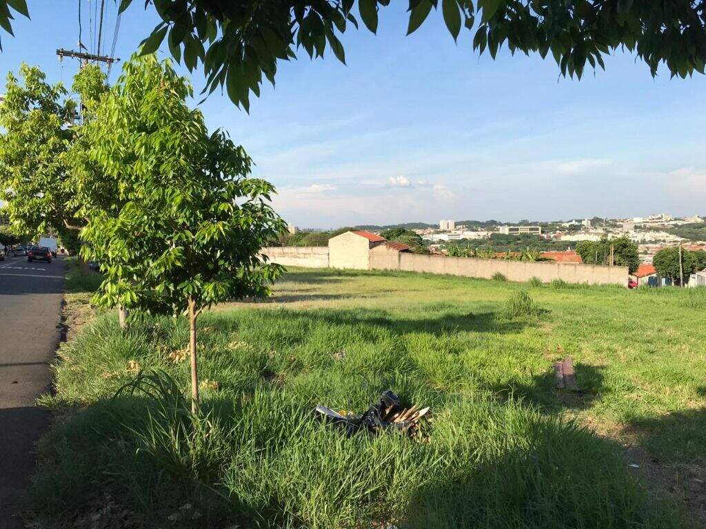Área à venda no Nova América: 