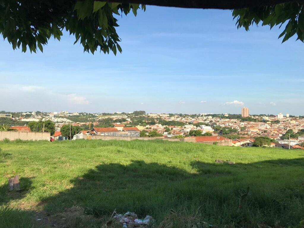 Área à venda no Nova América: 