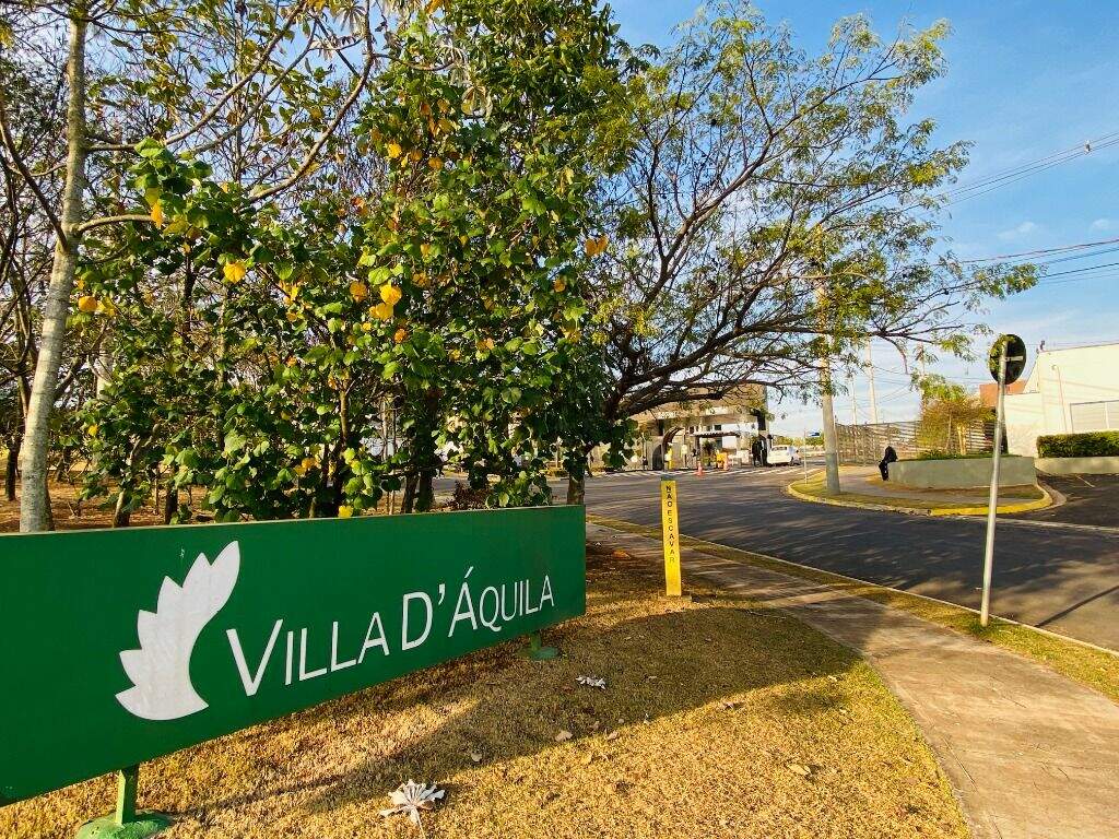 Terreno à venda no Loteamento Residencial e Comercial Villa DAquila: 