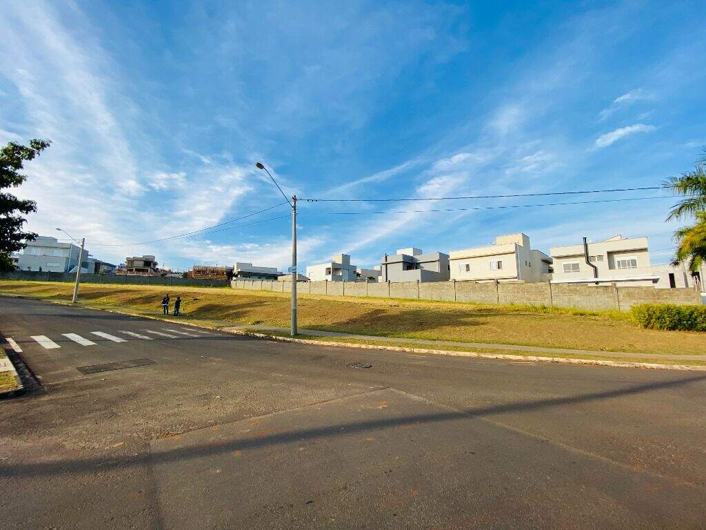 Terreno à venda no Loteamento Residencial e Comercial Villa DAquila: 
