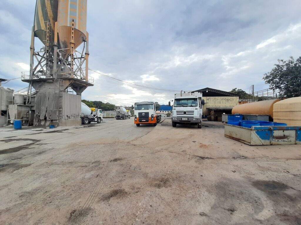 Barracão à venda no Unileste: 