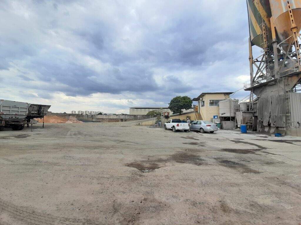 Barracão à venda no Unileste: 