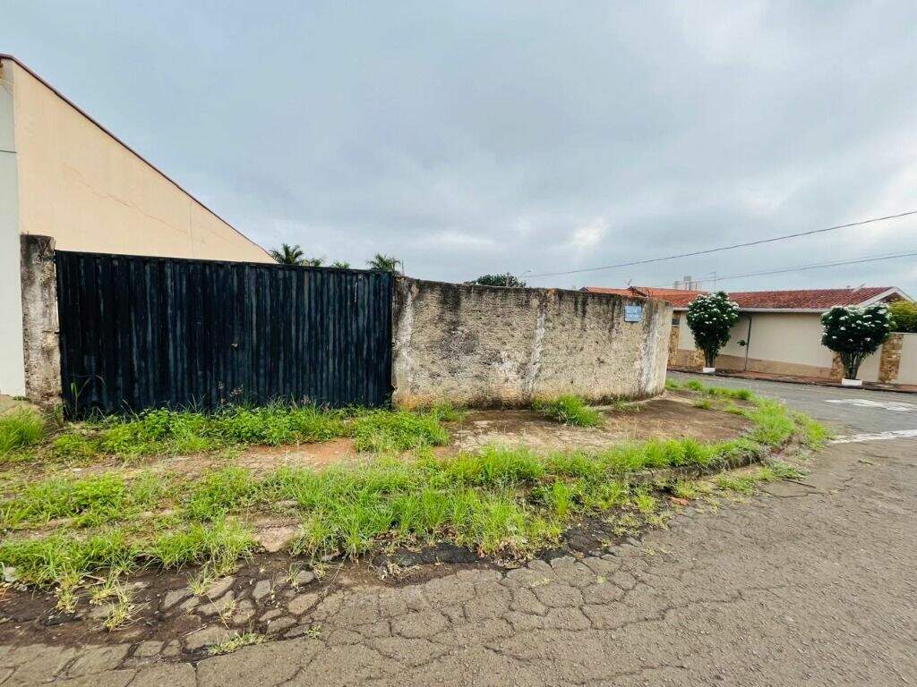Terreno à venda no Vila Rezende: 