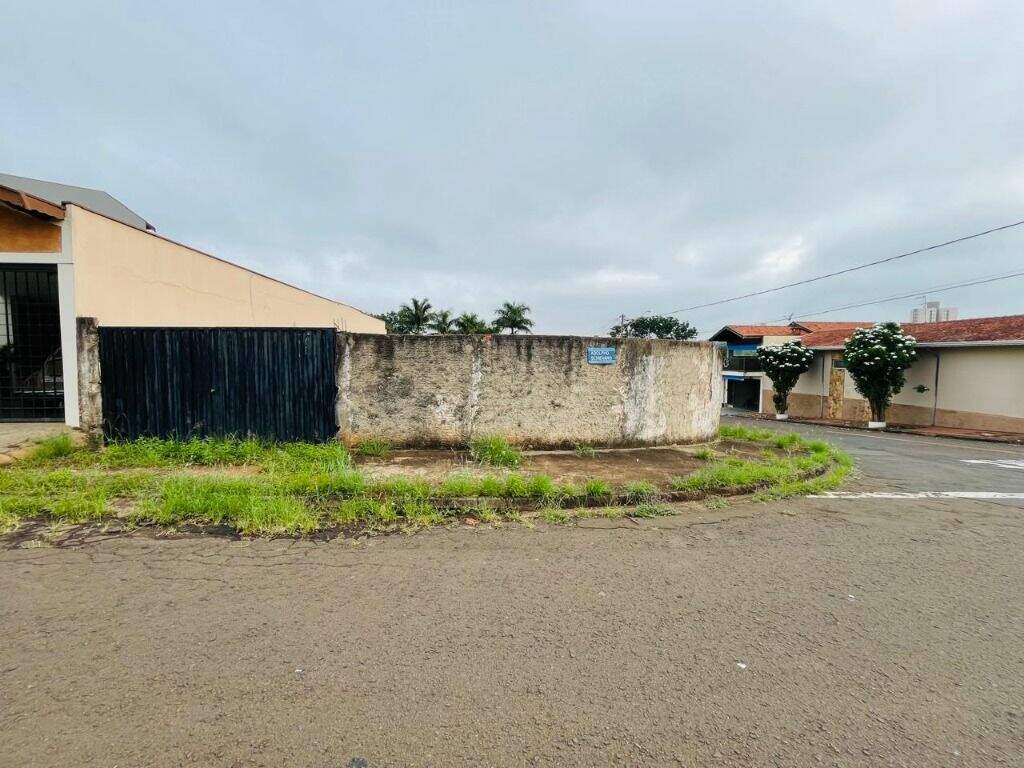 Terreno à venda no Vila Rezende: 