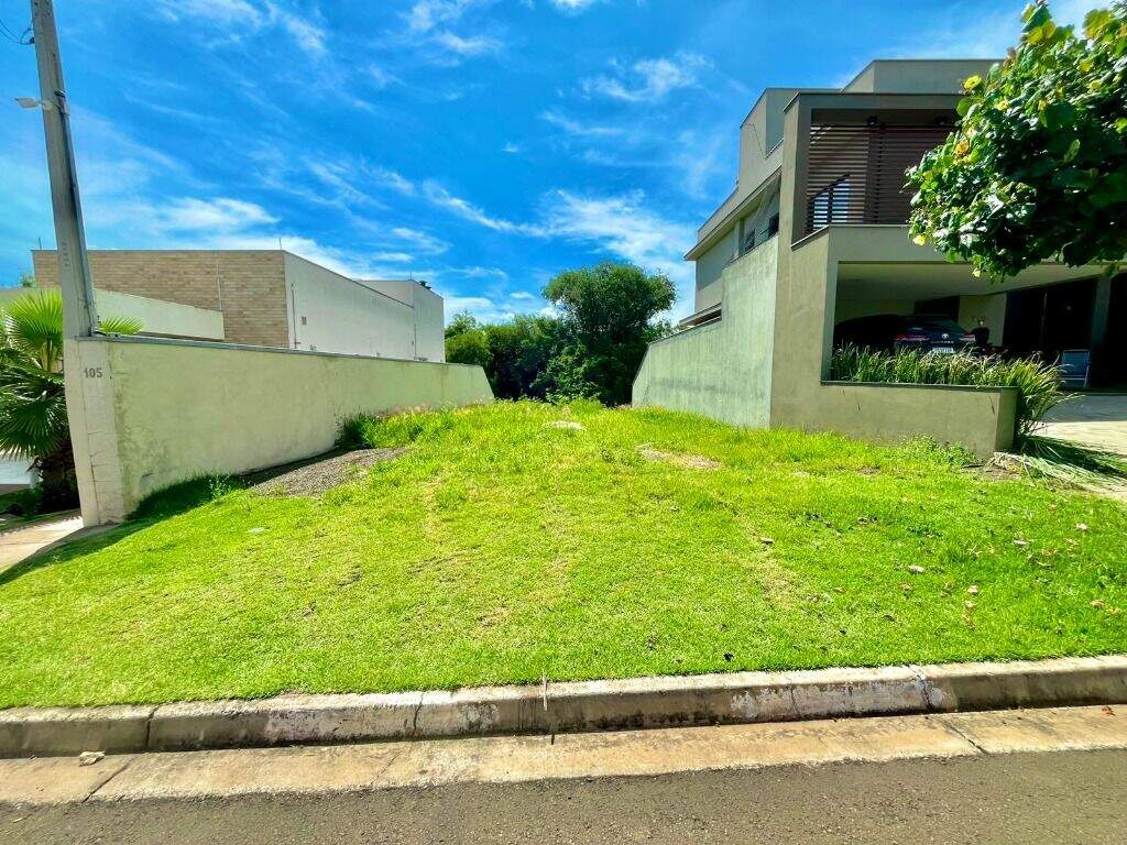 Terreno à venda no Residencial Soleil: 