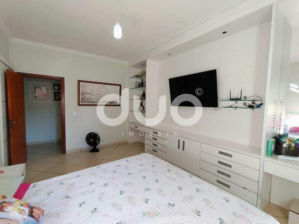Casa em Condominío à venda no Quinta de Santa Helena: 