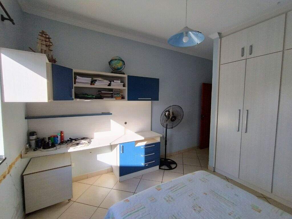 Casa em Condominío à venda no Quinta de Santa Helena: 