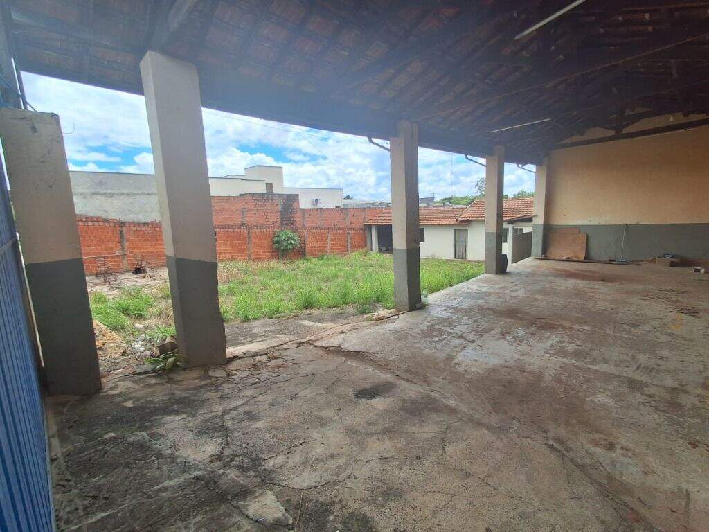 Barracão à venda no Jardim Sonia: 