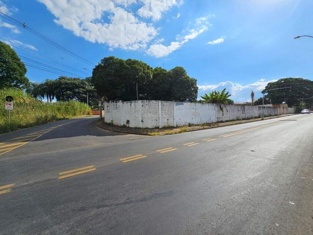 Terreno para aluguel no Dois Córregos: 