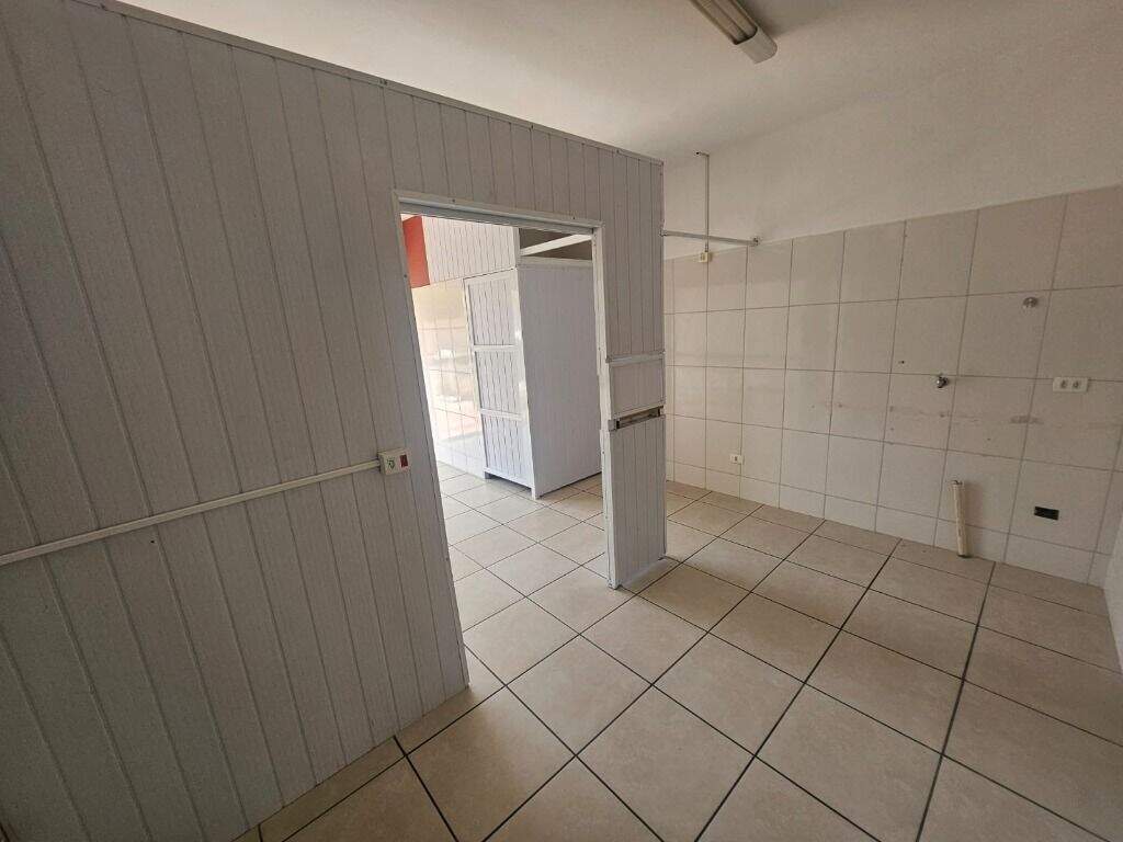 Salão para aluguel no Algodoal: 