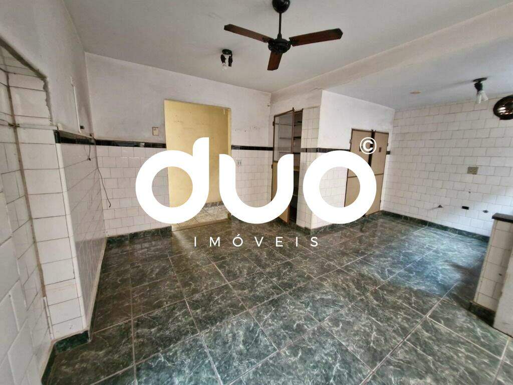 Casa à venda no Centro: 