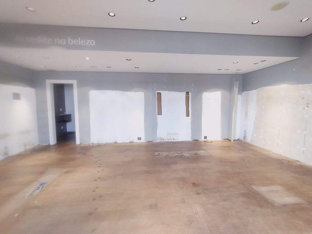 Salão para aluguel no Vila Rezende: 