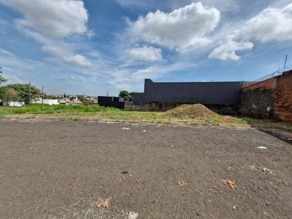 Terreno à venda no Paulicéia: 