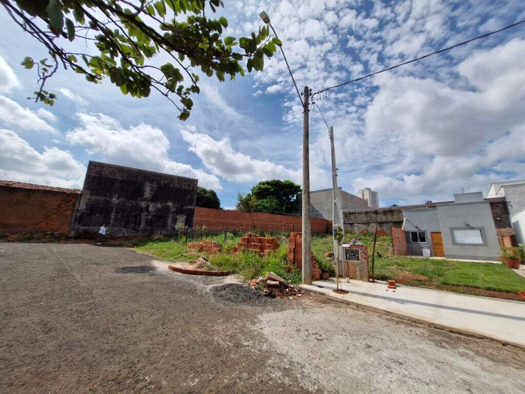 Terreno à venda no Paulicéia: 