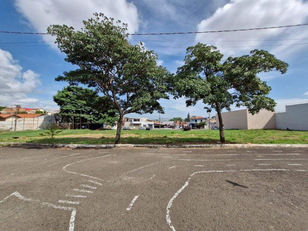 Terreno à venda no Paulicéia: 