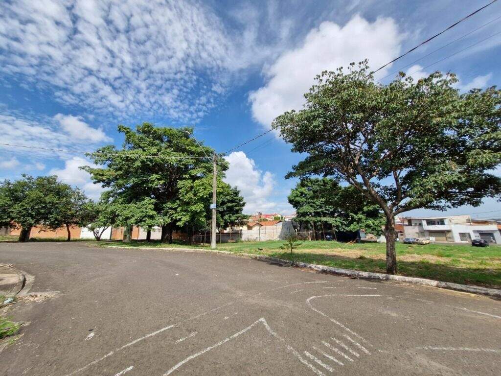Terreno à venda no Paulicéia: 