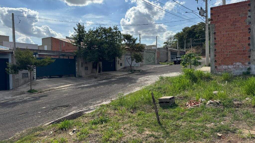 Terreno à venda no Santa Terezinha: 