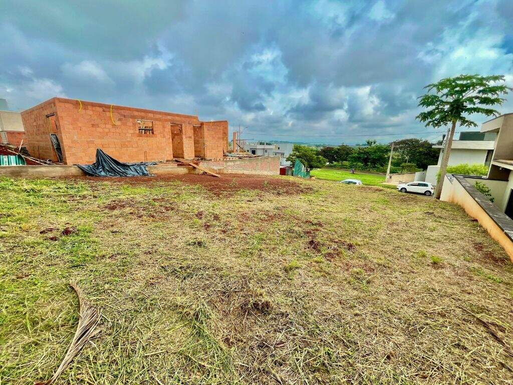 Terreno à venda no Santa Rosa Ipês: 