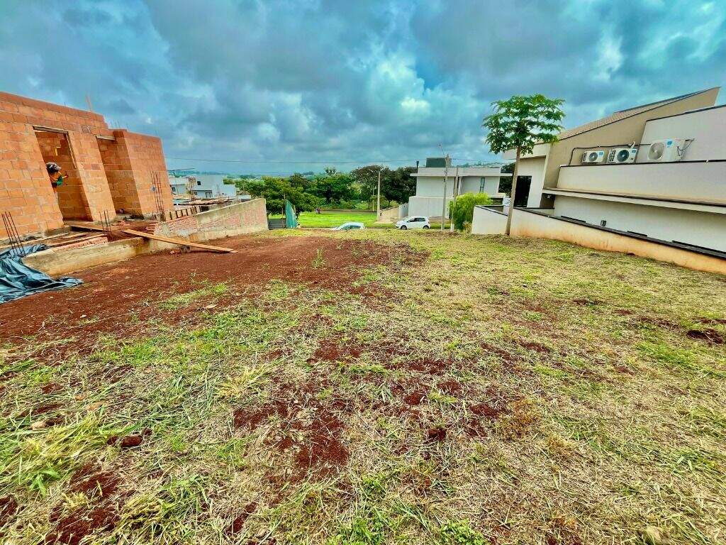 Terreno à venda no Santa Rosa Ipês: 