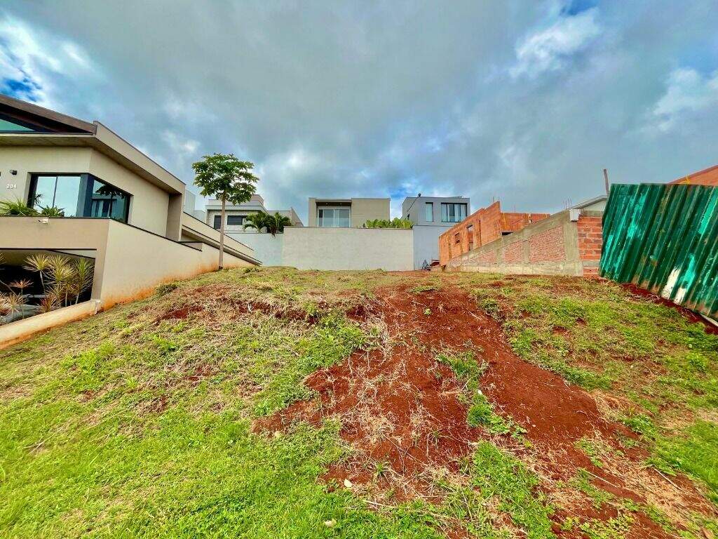 Terreno à venda no Santa Rosa Ipês: 