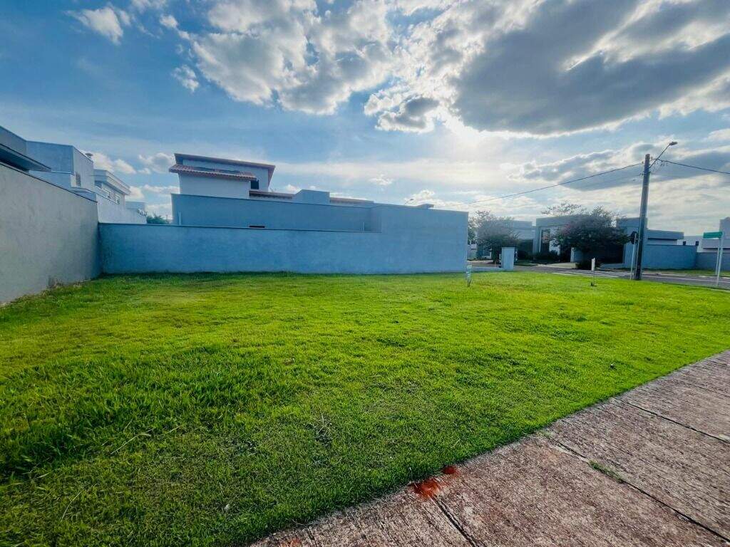 Terreno à venda no Taquaral: 