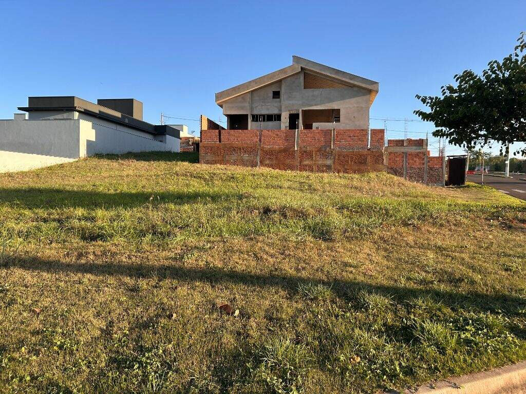 Terreno à venda no Jardim São Francisco: 