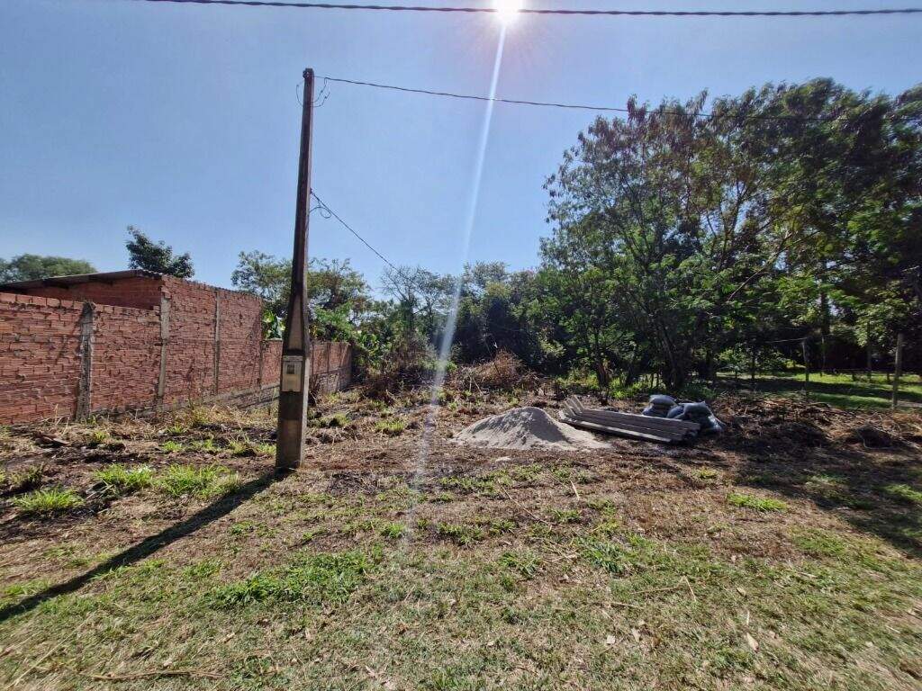 Terreno à venda no Godinhos: 