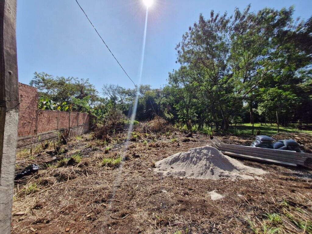 Terreno à venda no Godinhos: 
