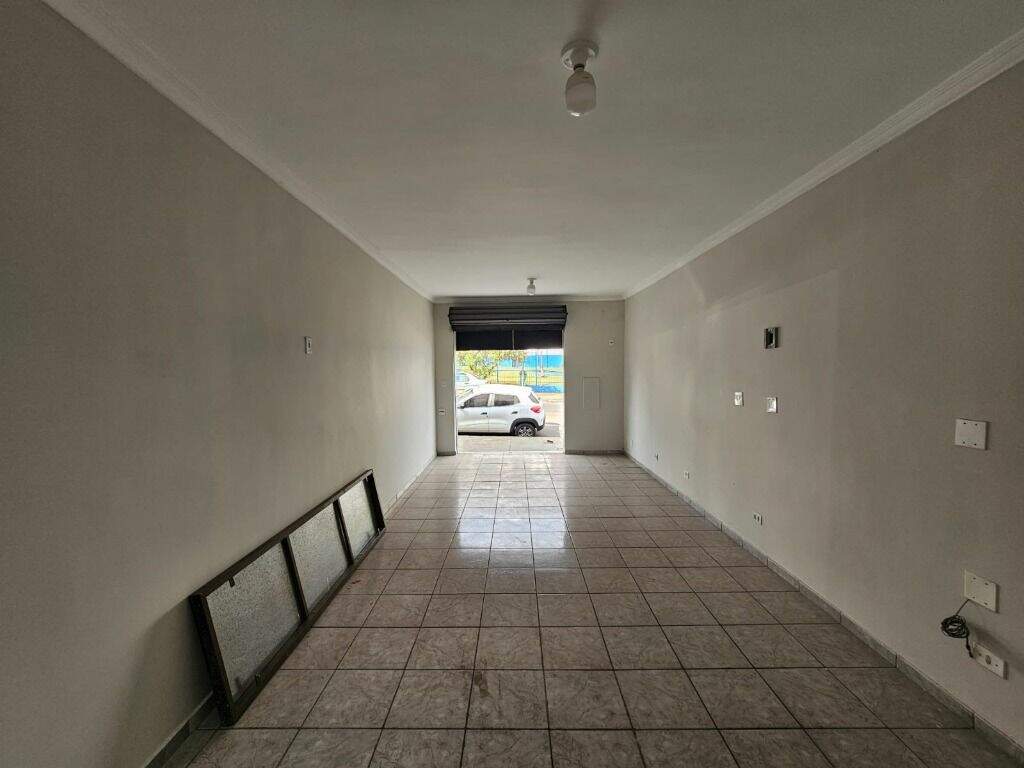 Salão para aluguel no Vila Rezende: 
