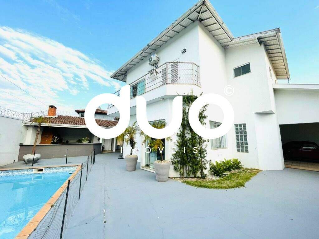 Casa à venda no Dois Córregos: 