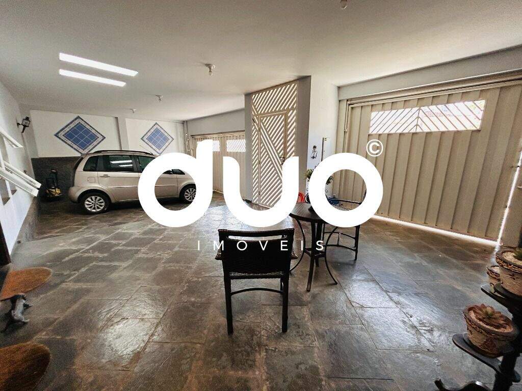 Casa à venda no Centro: 
