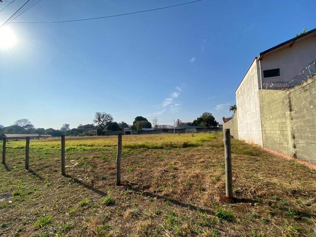 Terreno à venda no Dois Córregos: 