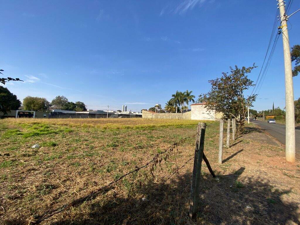 Terreno à venda no Dois Córregos: 