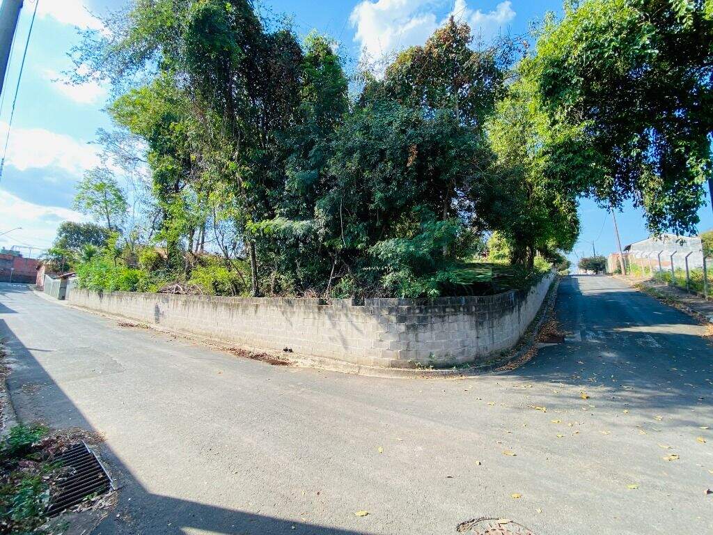 Terreno à venda no Dois Córregos: 